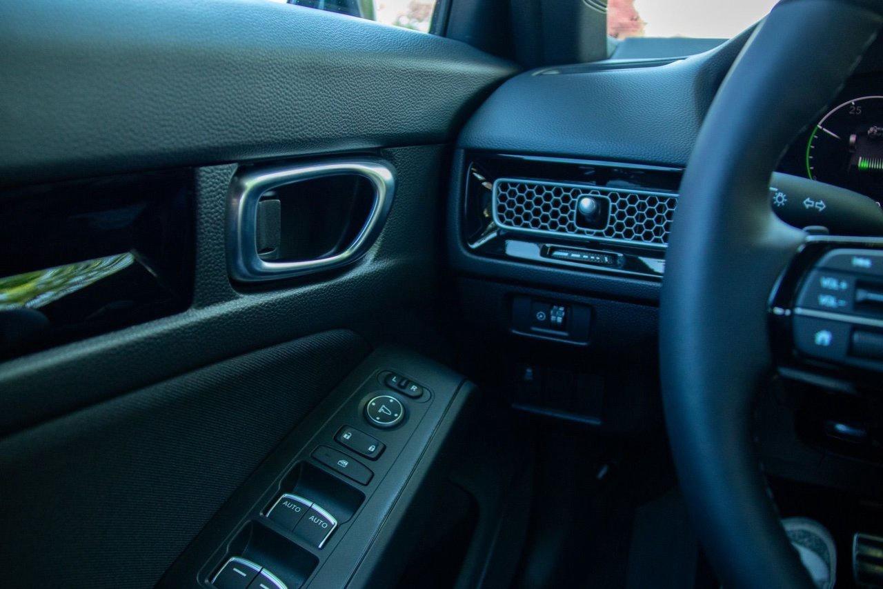 2025 Honda Civic Hybrid SPORT Photo