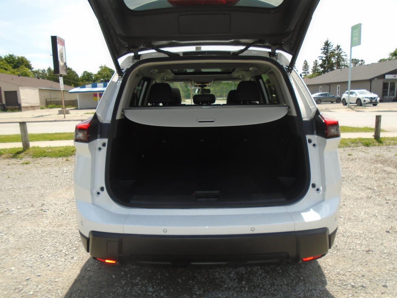 2024 Nissan Rogue SV PREMIIUM Photo