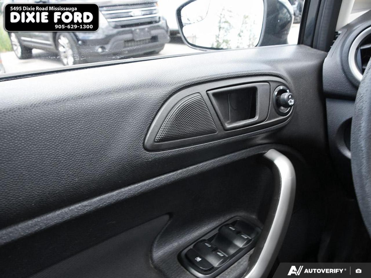 2011 Ford Fiesta SE Photo