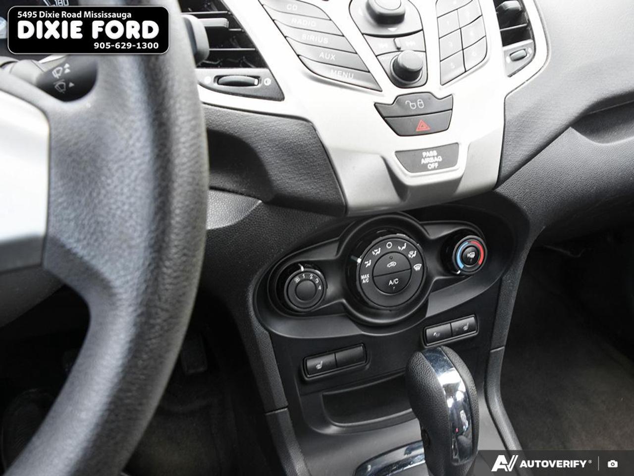 2011 Ford Fiesta SE Photo