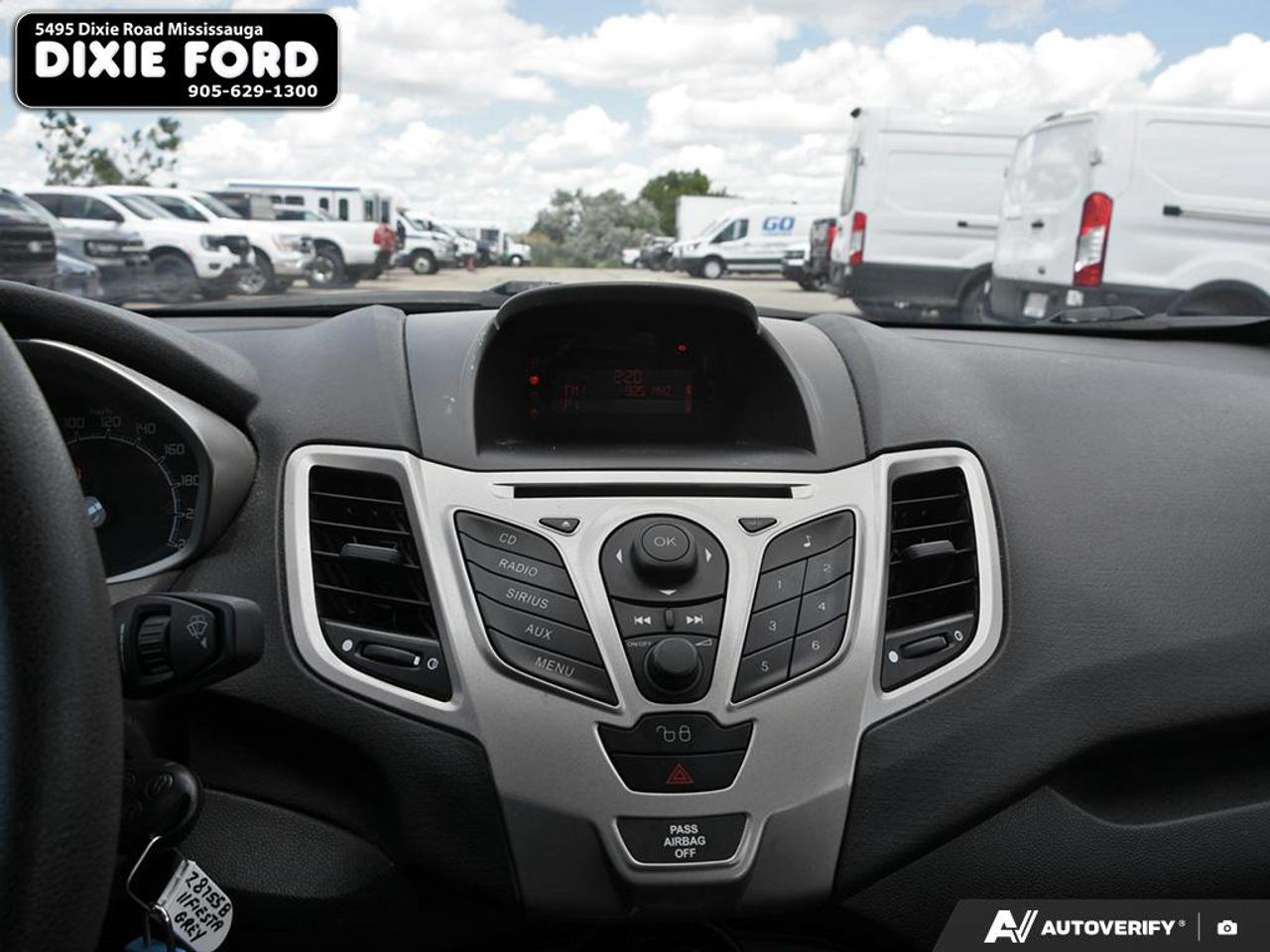 2011 Ford Fiesta SE Photo