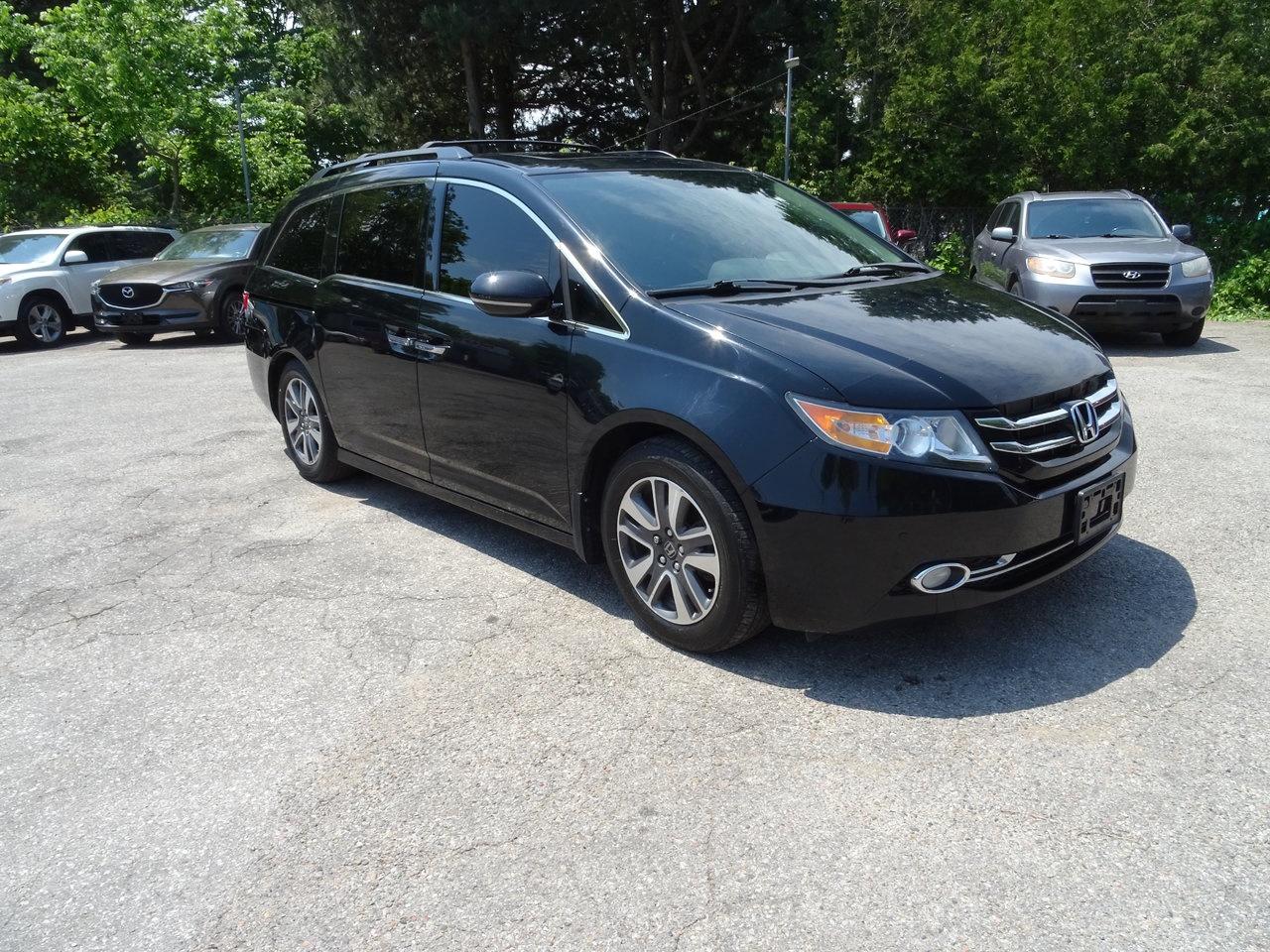 2017 Honda Odyssey Touring Photo3