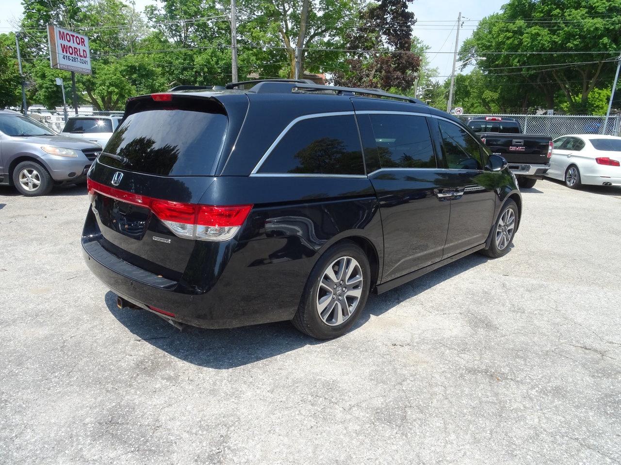 2017 Honda Odyssey Touring Photo