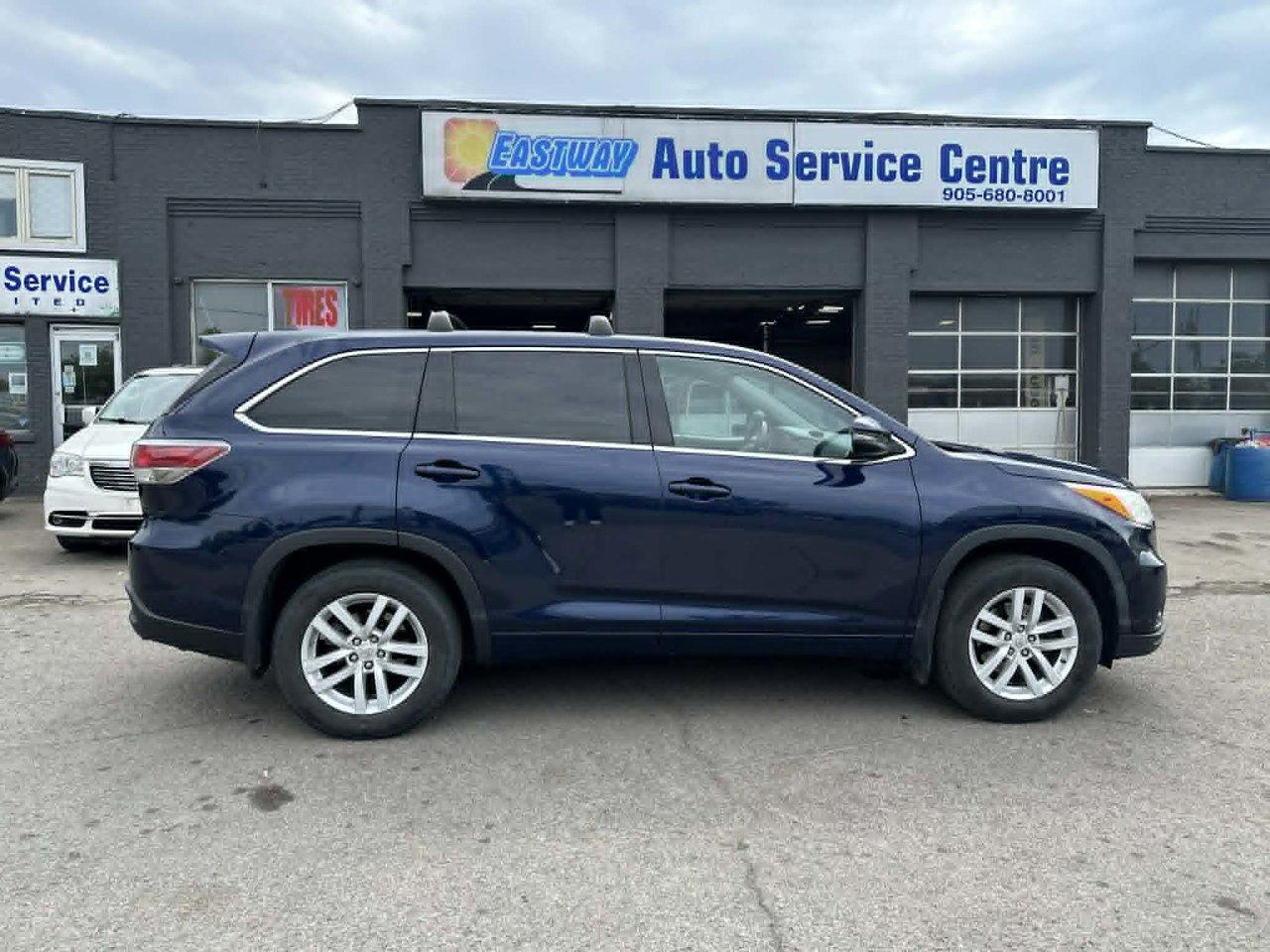2015 Toyota Highlander LE Photo