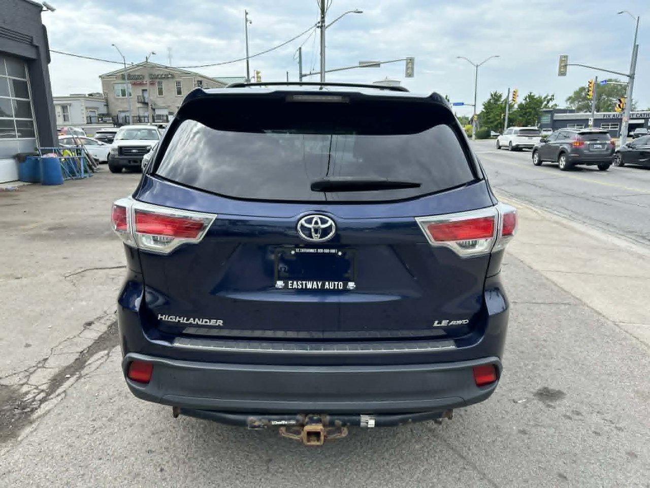 2015 Toyota Highlander LE Photo4