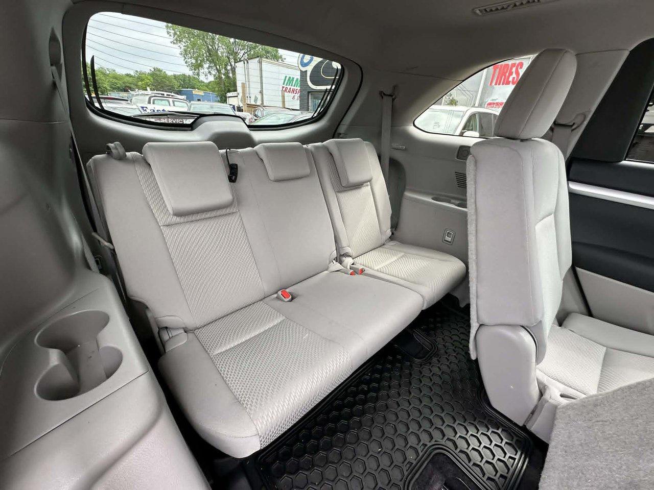 2015 Toyota Highlander LE Photo