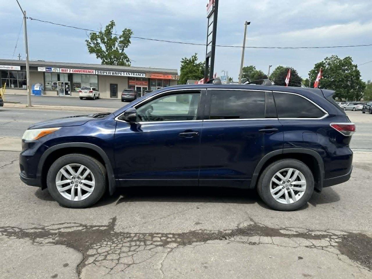 2015 Toyota Highlander LE Photo