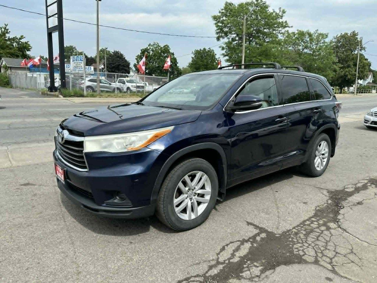 2015 Toyota Highlander LE Photo