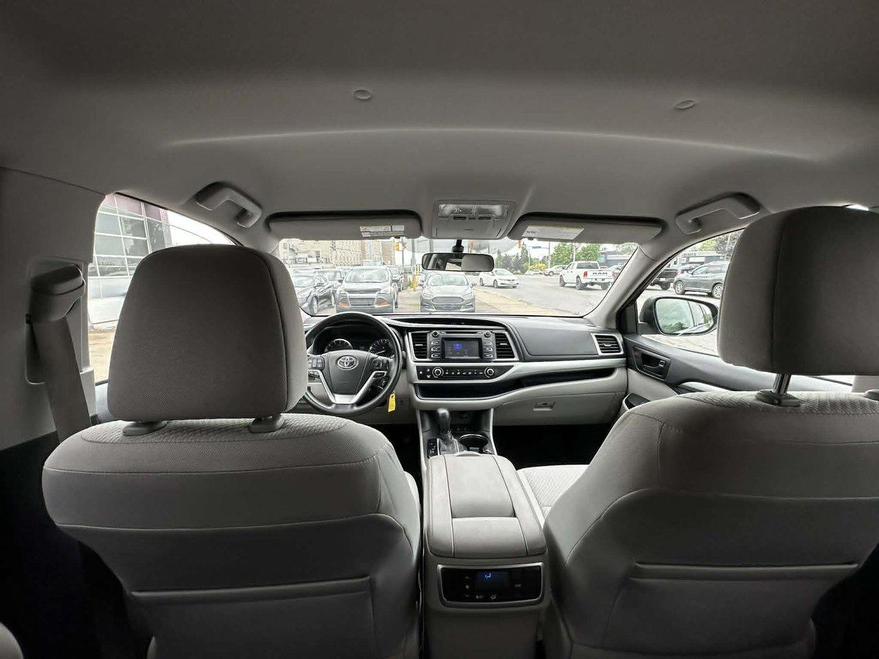 2015 Toyota Highlander LE Photo