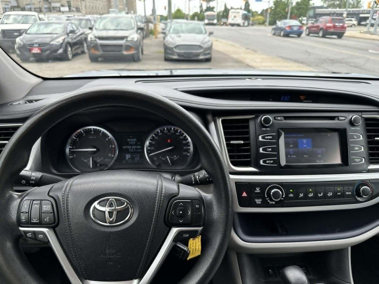 2015 Toyota Highlander LE Photo