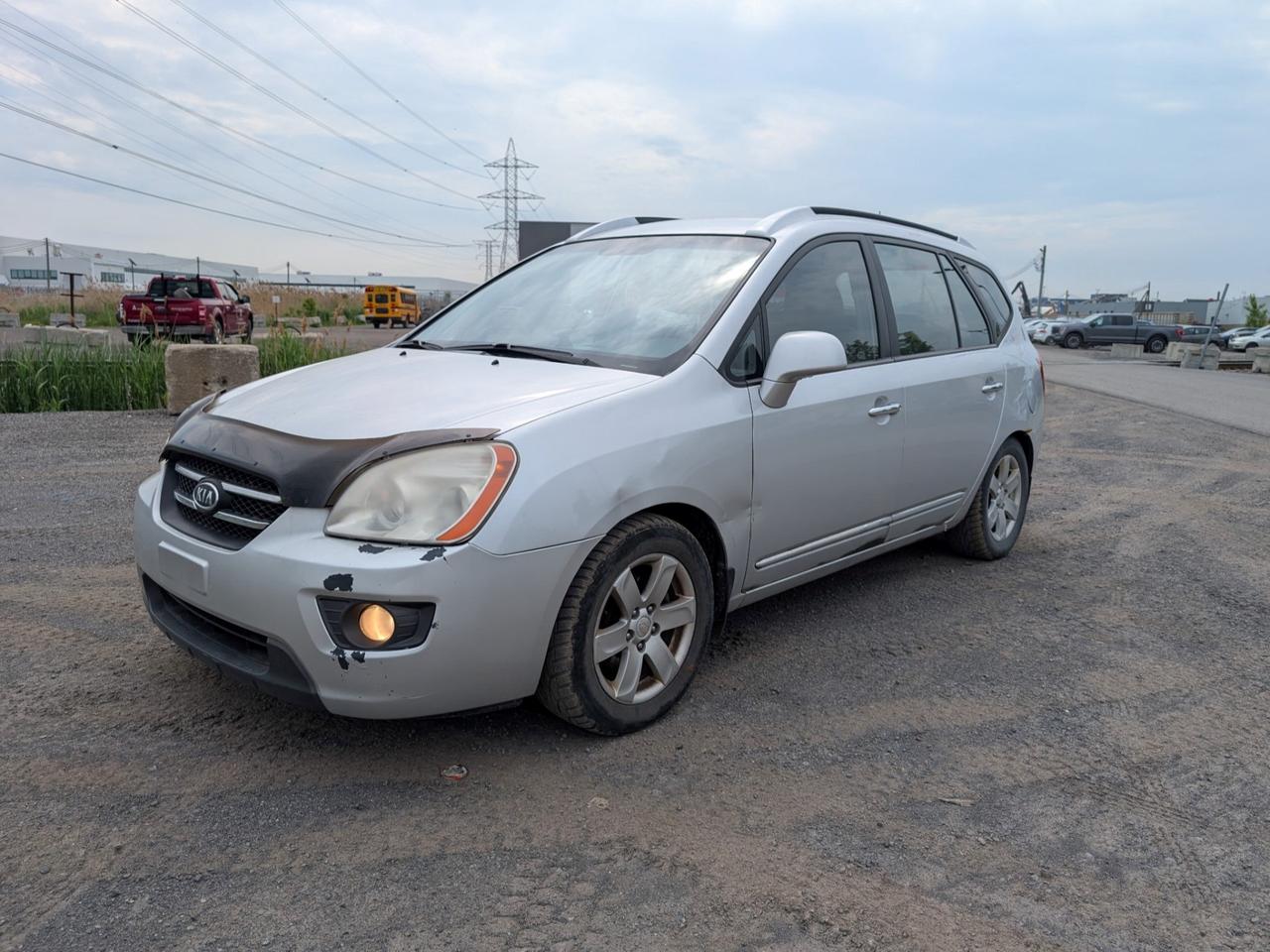 Kia Rondo 2007 couleur grise 167000km