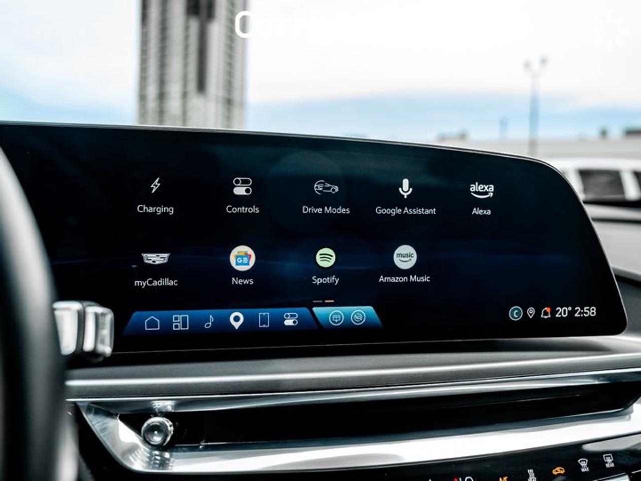 2024 Cadillac LYRIQ Tech Panoroof Heated Seats Navi Apple CarPlay Android Auto Photo