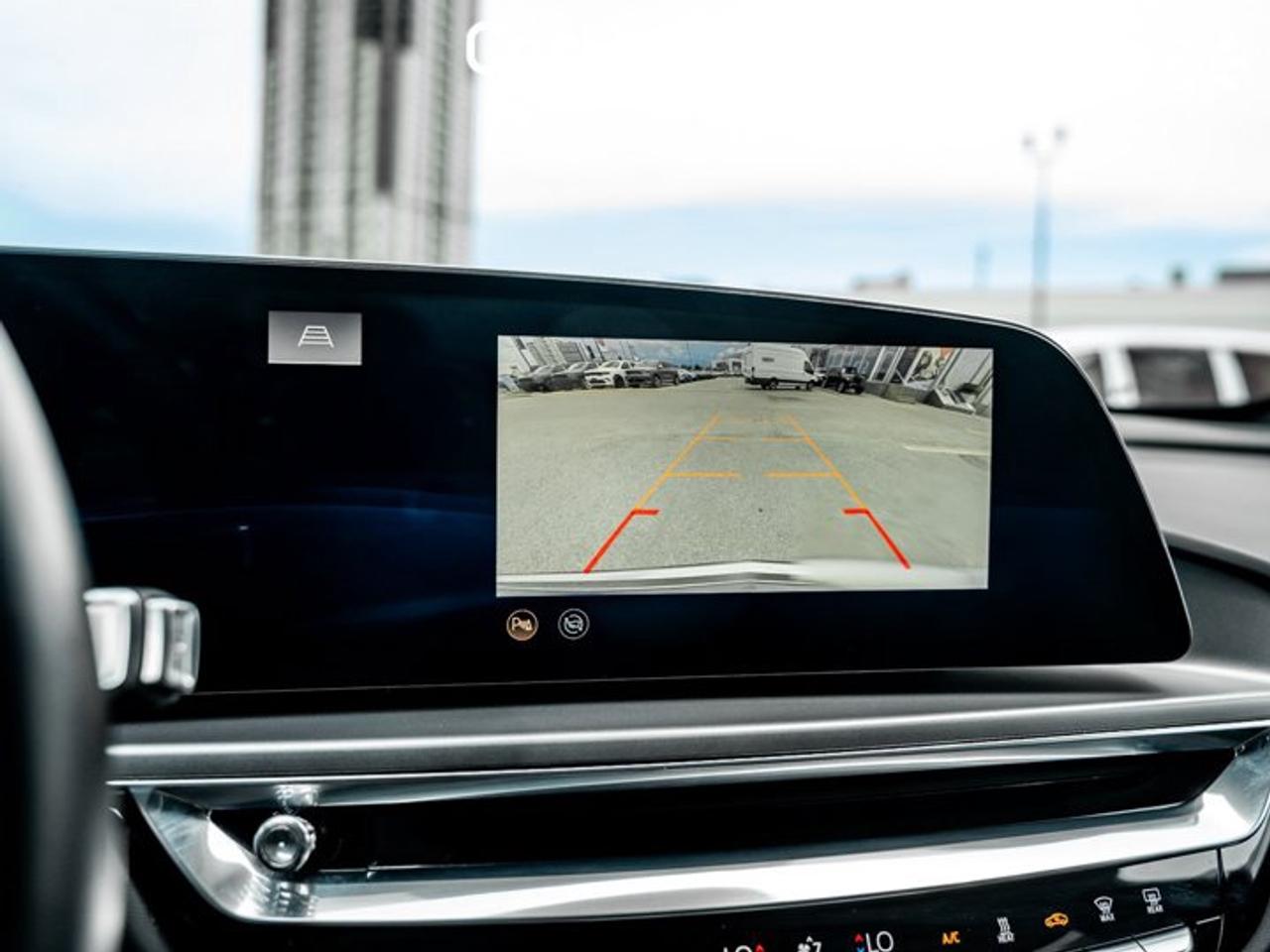 2024 Cadillac LYRIQ Tech Panoroof Heated Seats Navi Apple CarPlay Android Auto Photo