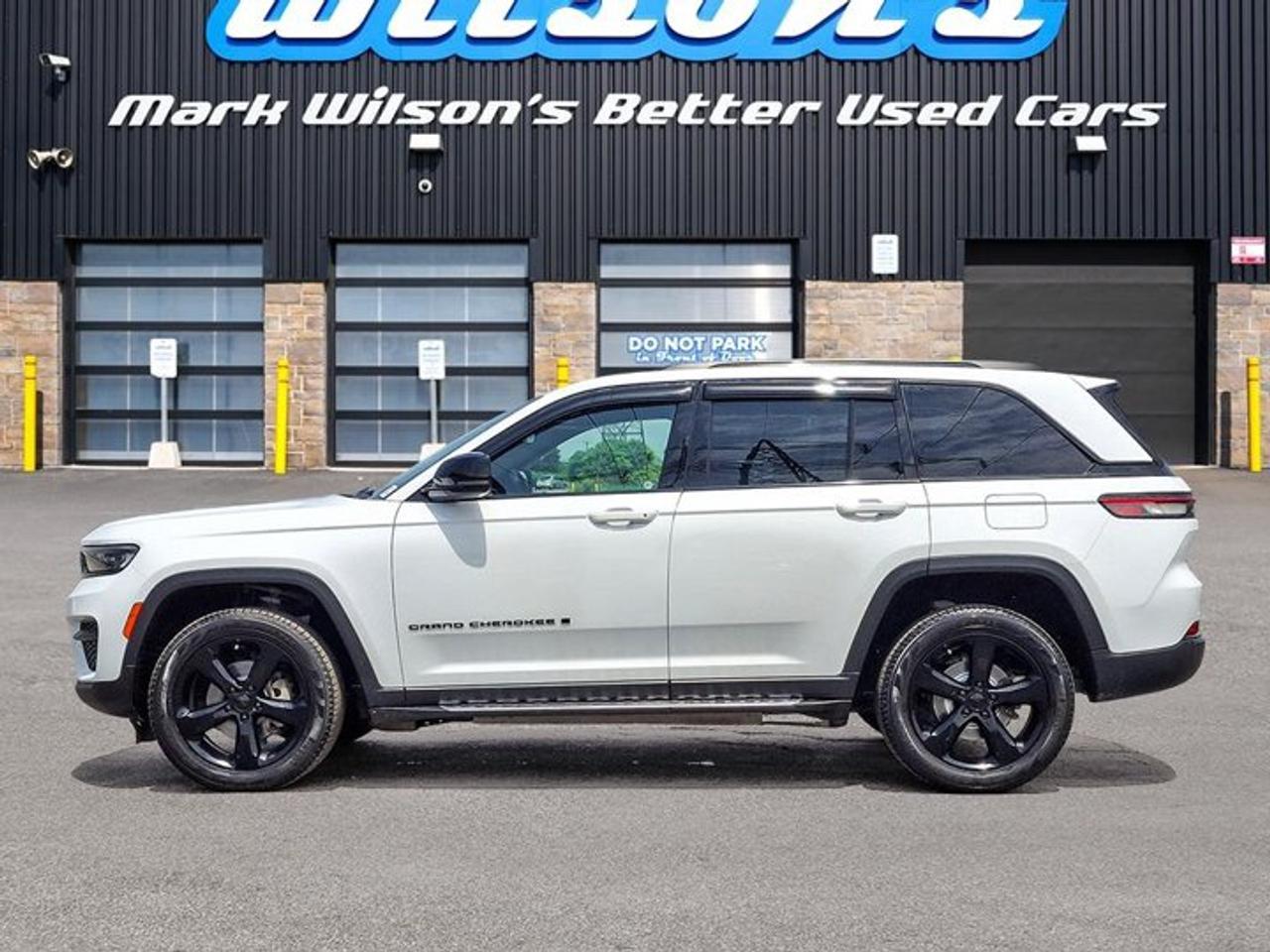 2024 Jeep Grand Cherokee Altitude 4X4 | Leather/Suede | Sunroof | Tow Pkg | Remote Start | Power Liftgate | and More ! Photo