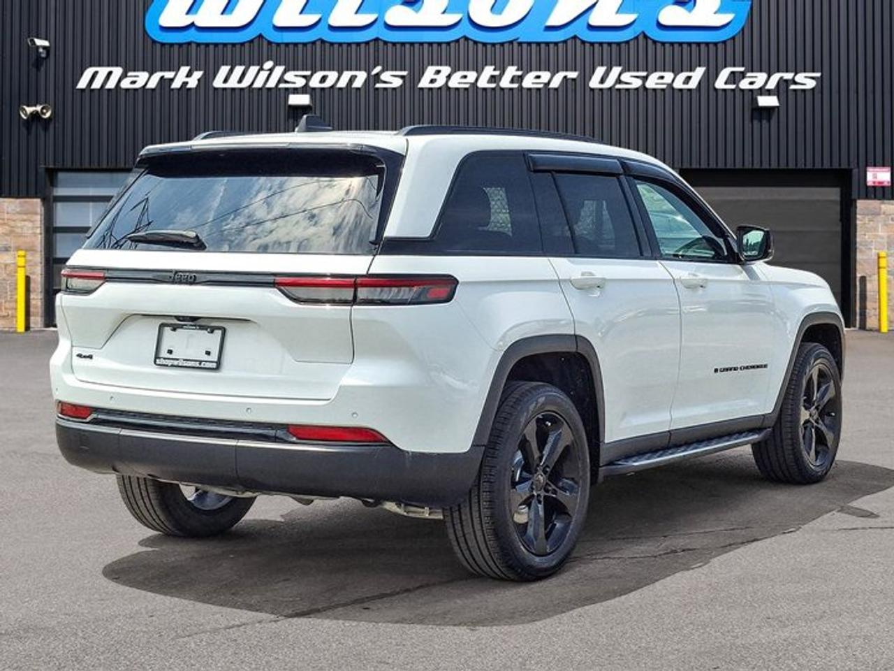 2024 Jeep Grand Cherokee Altitude 4X4 | Leather/Suede | Sunroof | Tow Pkg | Remote Start | Power Liftgate | and More ! Photo