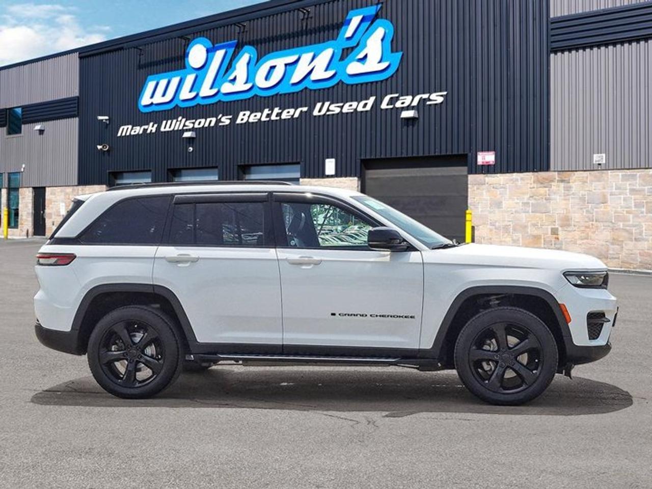 2024 Jeep Grand Cherokee Altitude 4X4 | Leather/Suede | Sunroof | Tow Pkg | Remote Start | Power Liftgate | and More ! Photo