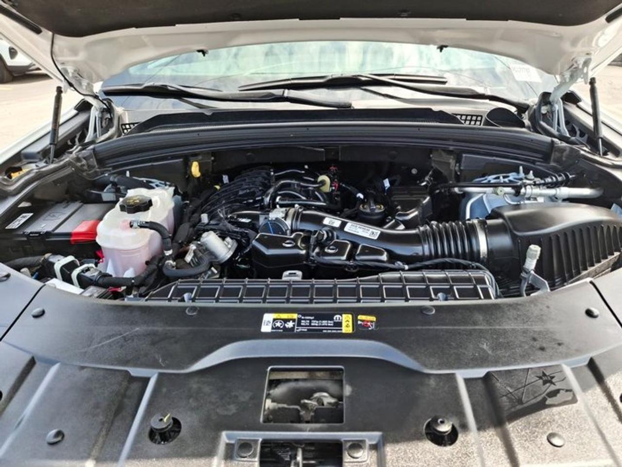 2024 Jeep Grand Cherokee Altitude 4X4 | Leather/Suede | Sunroof | Tow Pkg | Remote Start | Power Liftgate | and More ! Photo