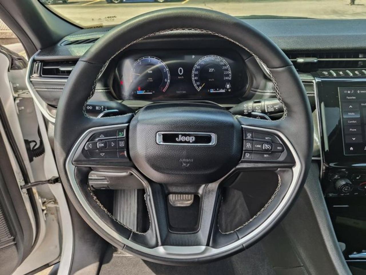 2024 Jeep Grand Cherokee Altitude 4X4 | Leather/Suede | Sunroof | Tow Pkg | Remote Start | Power Liftgate | and More ! Photo