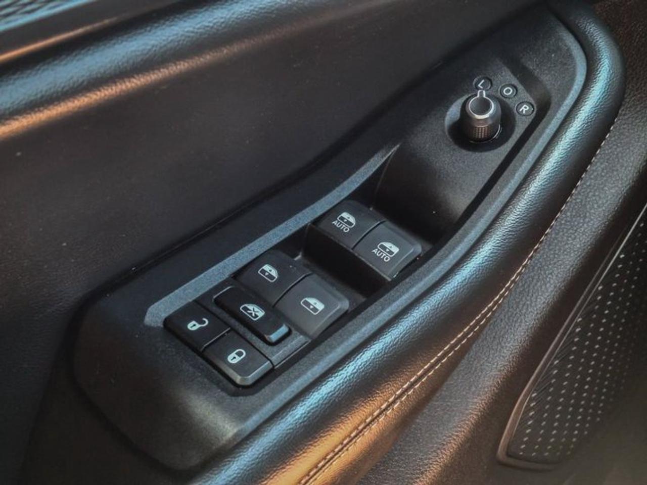 2024 Jeep Grand Cherokee Altitude 4X4 | Leather/Suede | Sunroof | Tow Pkg | Remote Start | Power Liftgate | and More ! Photo