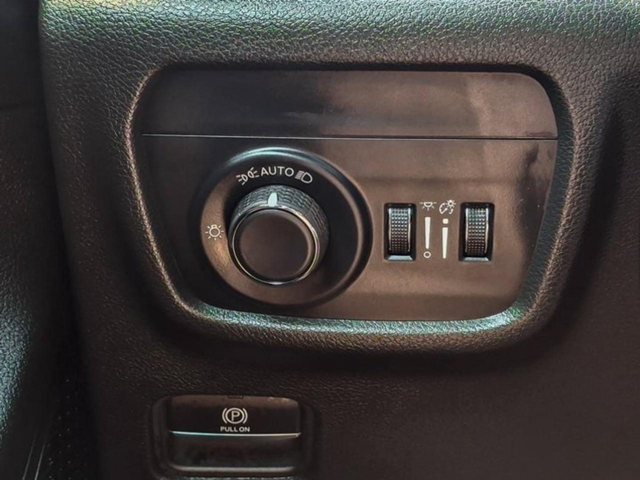2024 Jeep Grand Cherokee Altitude 4X4 | Leather/Suede | Sunroof | Tow Pkg | Remote Start | Power Liftgate | and More ! Photo