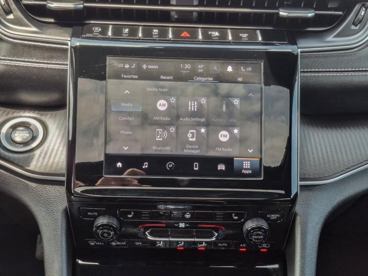 2024 Jeep Grand Cherokee Altitude 4X4 | Leather/Suede | Sunroof | Tow Pkg | Remote Start | Power Liftgate | and More ! Photo