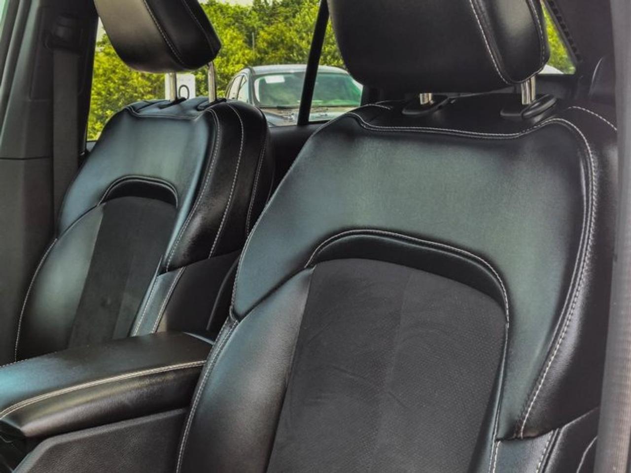 2024 Jeep Grand Cherokee Altitude 4X4 | Leather/Suede | Sunroof | Tow Pkg | Remote Start | Power Liftgate | and More ! Photo