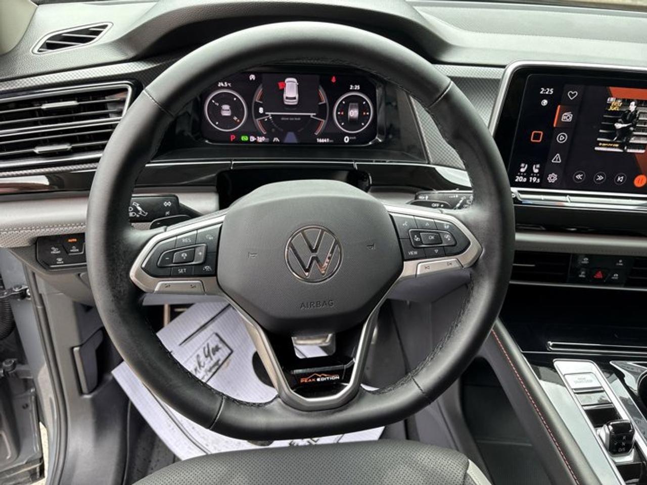 2025 Volkswagen Atlas Peak Edition 4WD | No Accidents | Leather Seats | Vent. Front Seats Photo