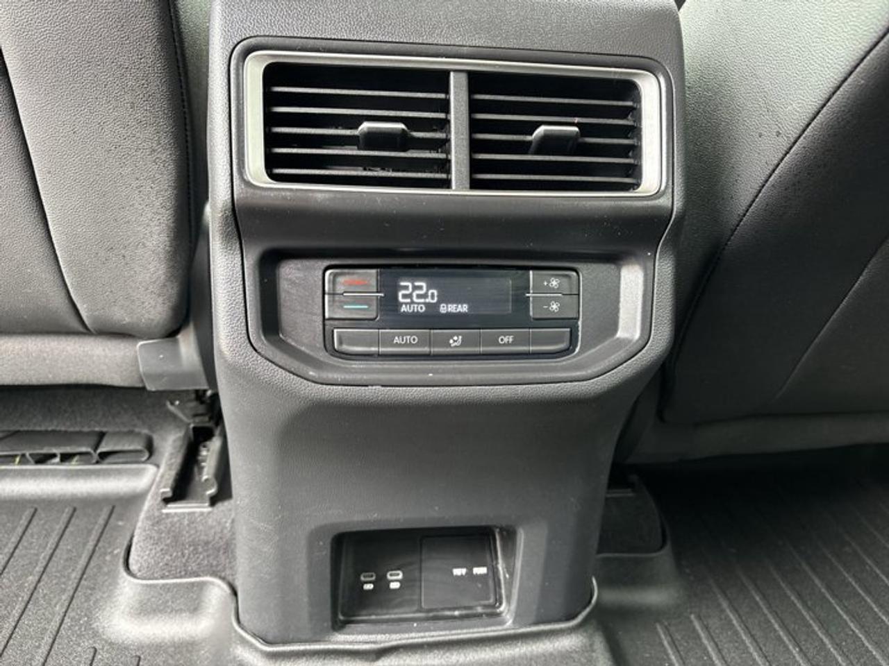 2025 Volkswagen Atlas Peak Edition 4WD | No Accidents | Leather Seats | Vent. Front Seats Photo