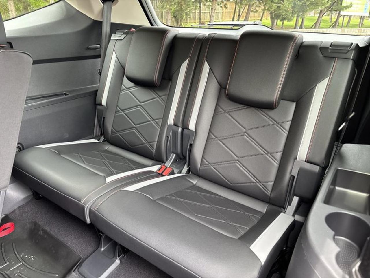 2025 Volkswagen Atlas Peak Edition 4WD | No Accidents | Leather Seats | Vent. Front Seats Photo