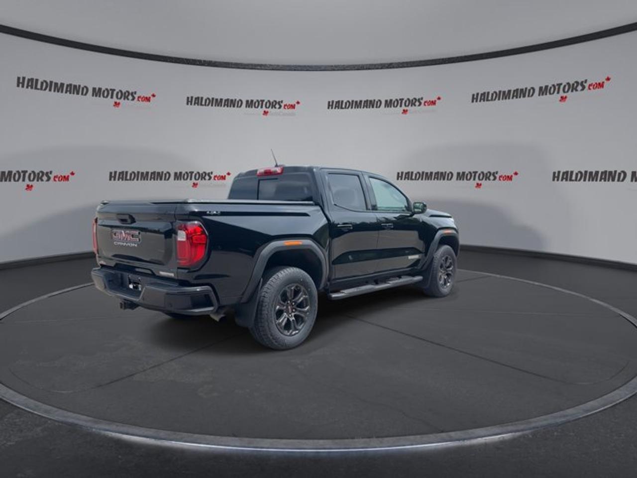 2025 GMC Canyon Elevation Crew Cab 4WD | No Accidents Photo