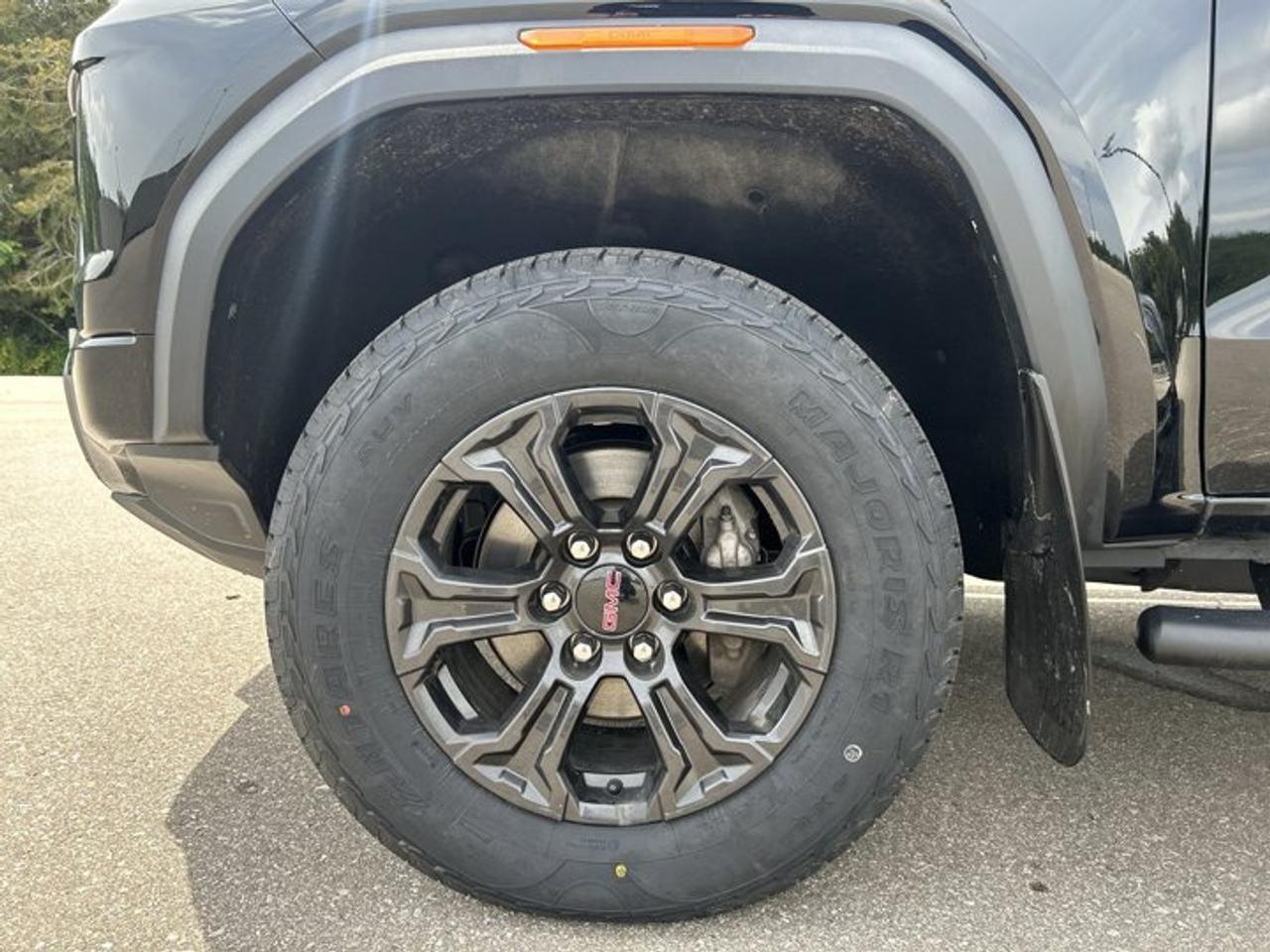 2025 GMC Canyon Elevation Crew Cab 4WD | No Accidents Photo
