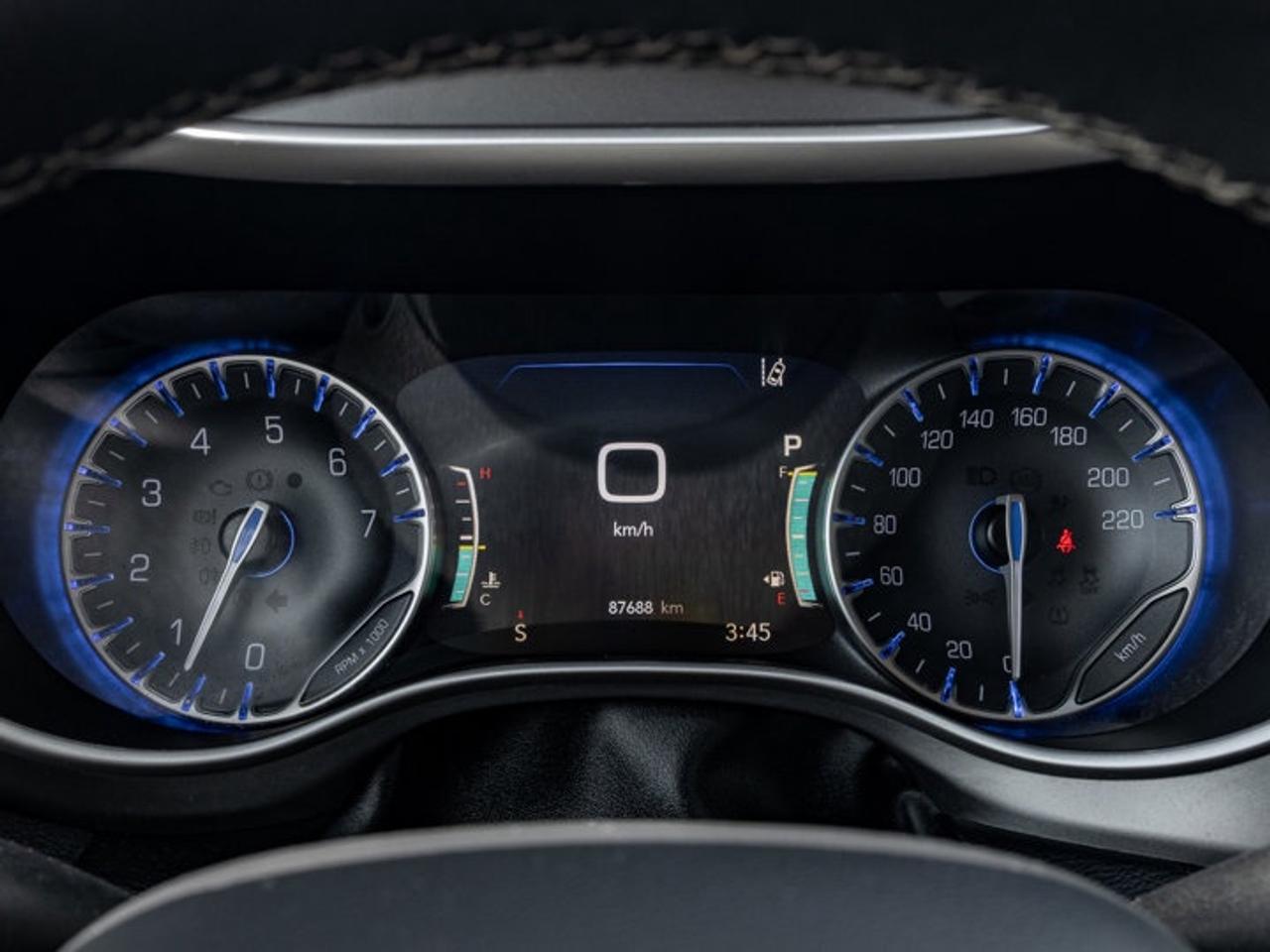 2023 Chrysler Pacifica Touring L Photo3