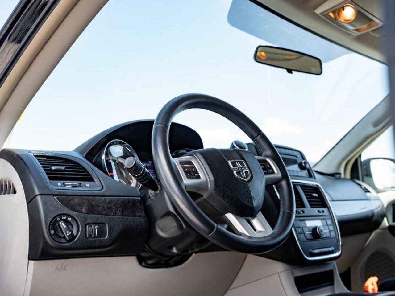 2015 Dodge Grand Caravan Crew Photo