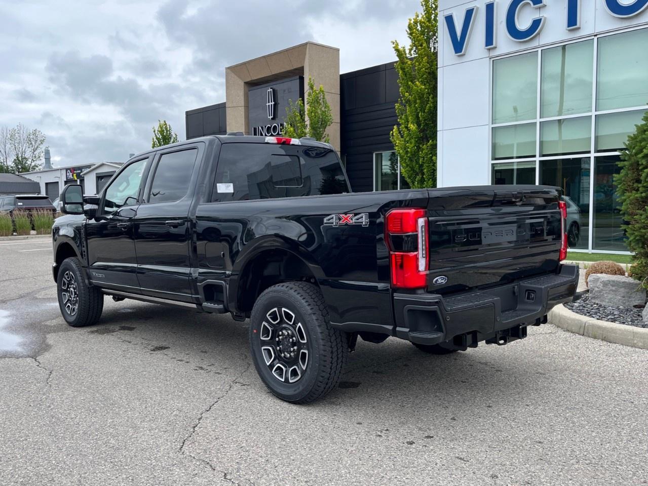 2026 Ford F-250 Super Duty SRW PLATINUM 4WD CREW CAB 6.75' BOX Photo2