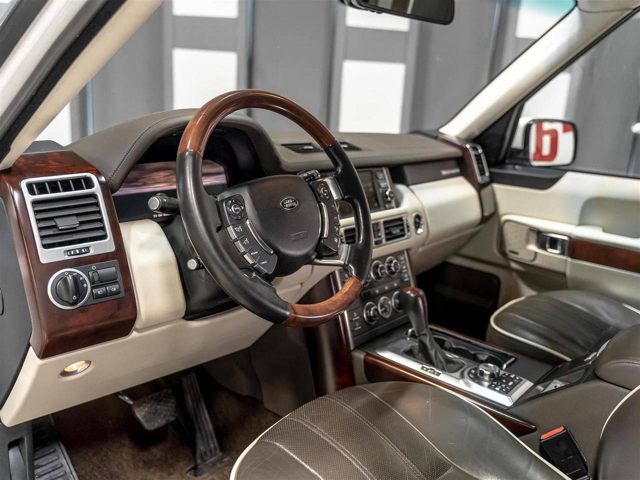2011 Land Rover Range Rover HSE|5.0L V8|Rear Entertainment|Extensive Dealer Servicing Photo4
