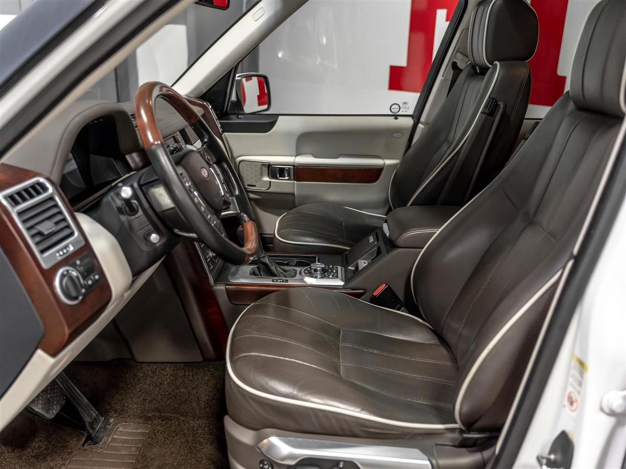 2011 Land Rover Range Rover HSE|5.0L V8|Rear Entertainment|Extensive Dealer Servicing Photo