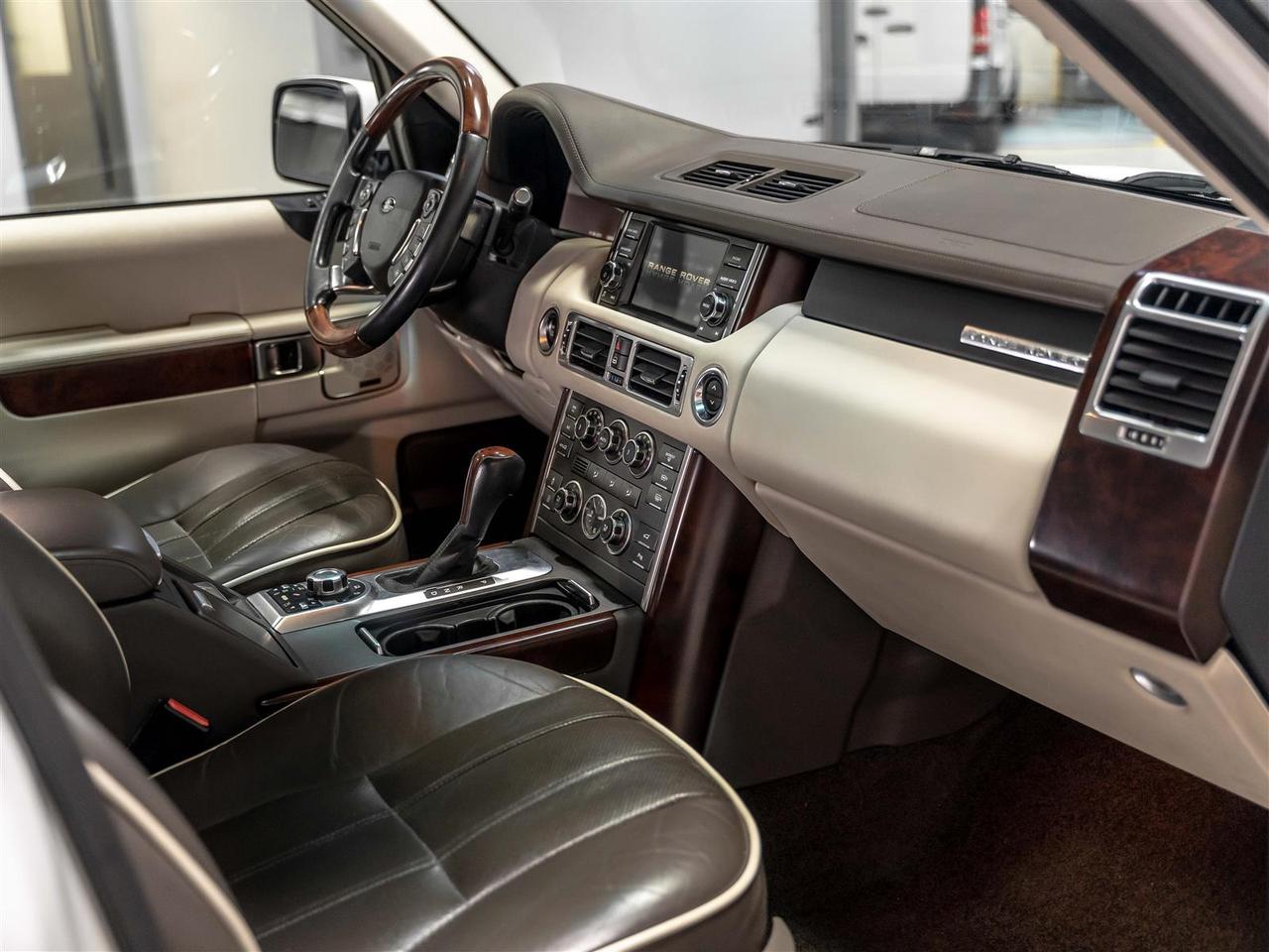 2011 Land Rover Range Rover HSE|5.0L V8|Rear Entertainment|Extensive Dealer Servicing Photo