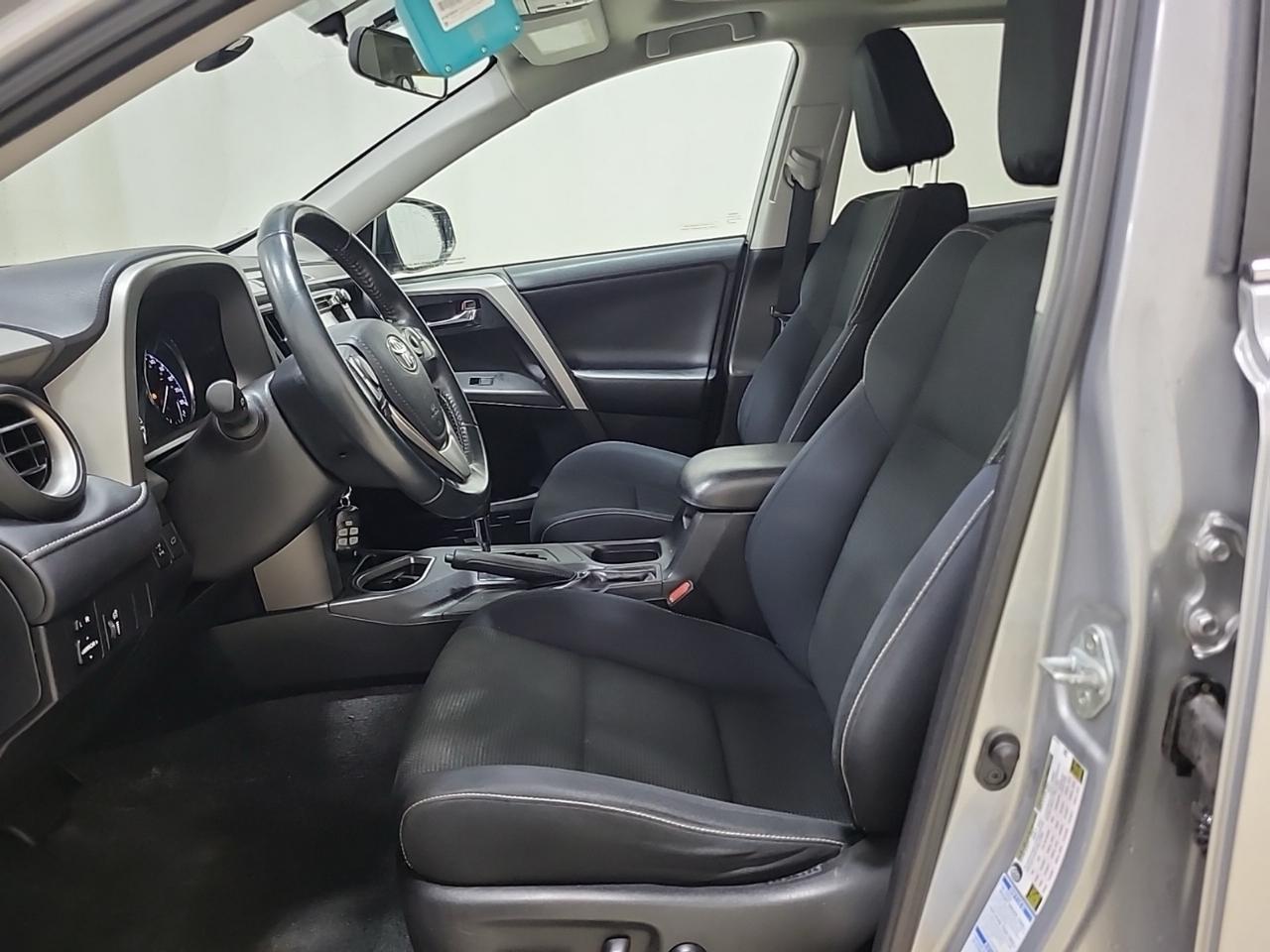 2016 Toyota RAV4 XLE AWD Photo