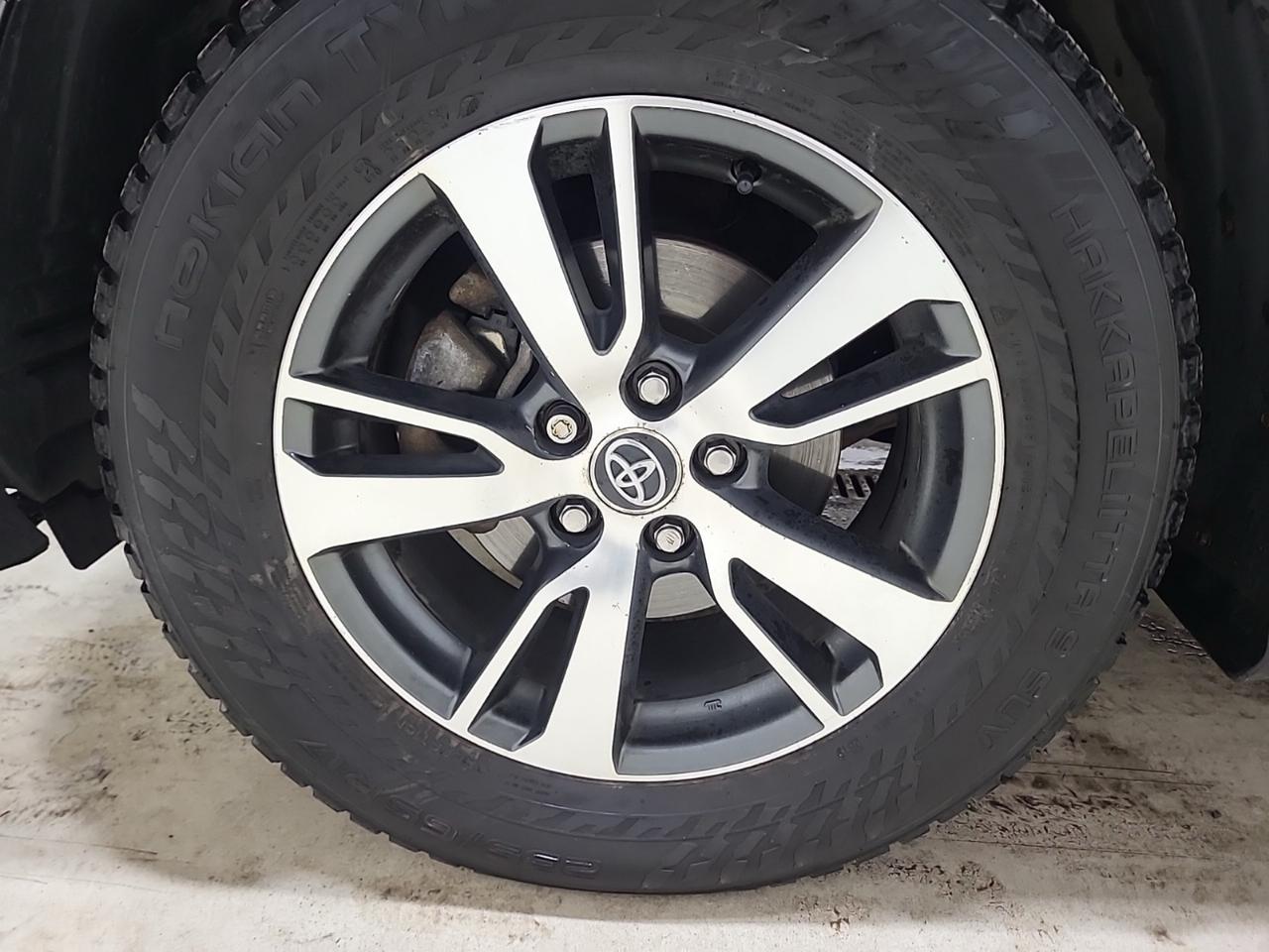 2016 Toyota RAV4 XLE AWD Photo