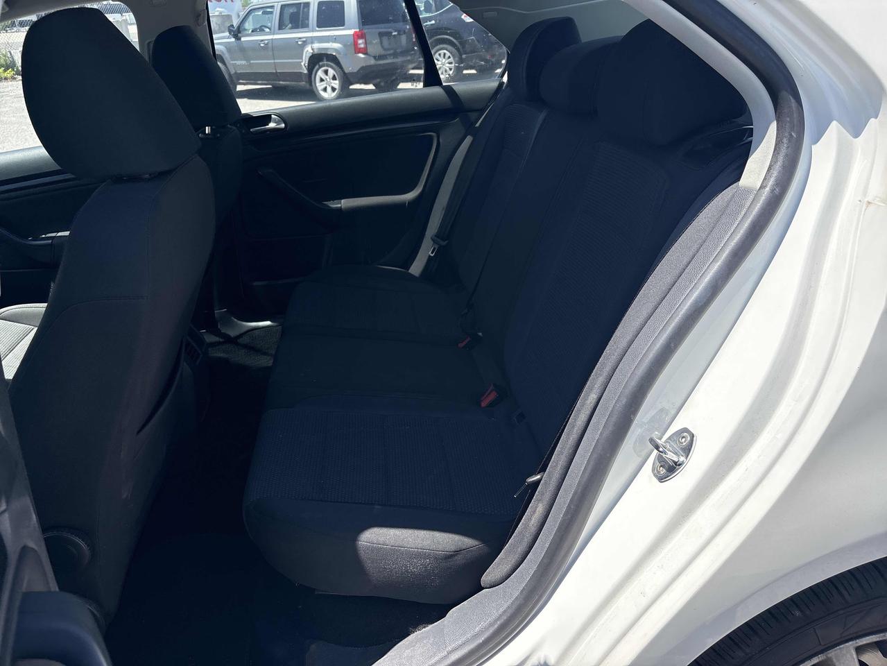 2010 Volkswagen Jetta Comfortline-SUPER CLEAN! AUTO, SUNROOF, HTD SEATS! - Photo #17
