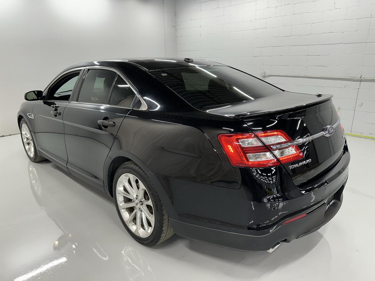 2016 Ford Taurus 4DR SDN LIMITED AWD Photo4