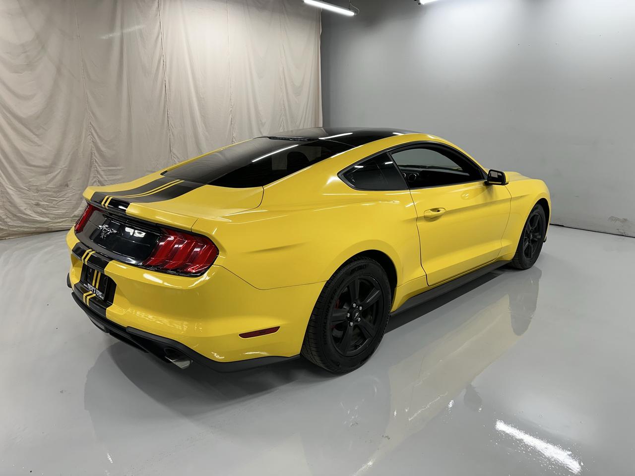 2018 Ford Mustang EcoBoost | LOW KMS | 2.3 L TURBO | BLUETOOTH Photo