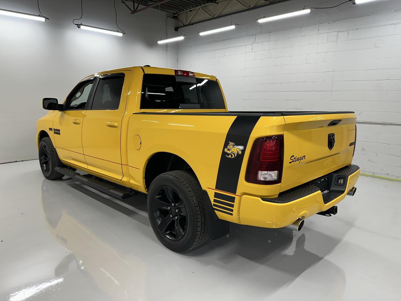 2016 RAM 1500 4WD Crew Cab 140.5" Sport Photo24