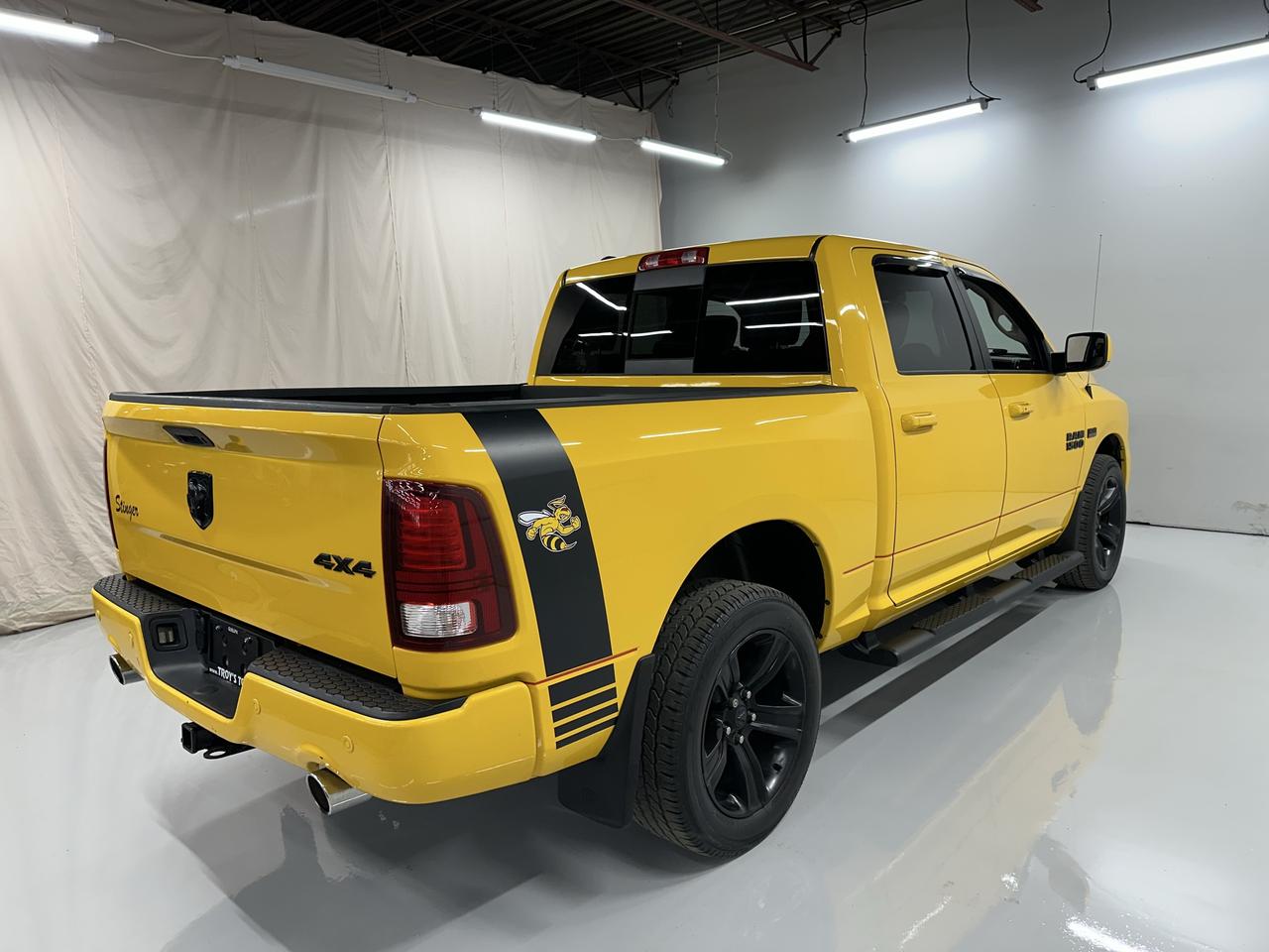 2016 RAM 1500 4WD Crew Cab 140.5" Sport Photo26