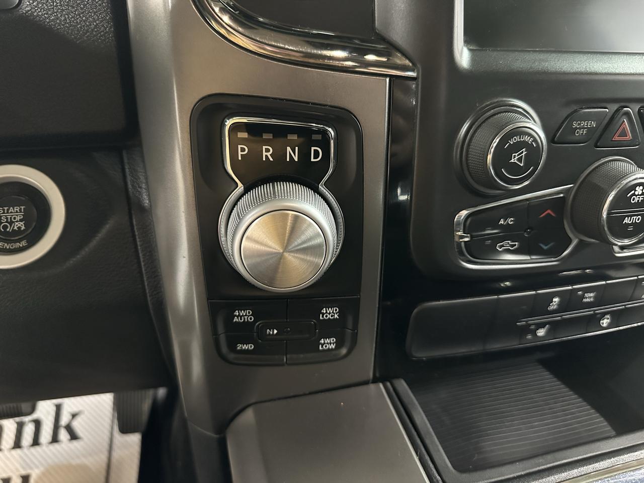 2016 RAM 1500 4WD Crew Cab 140.5" Sport Photo16