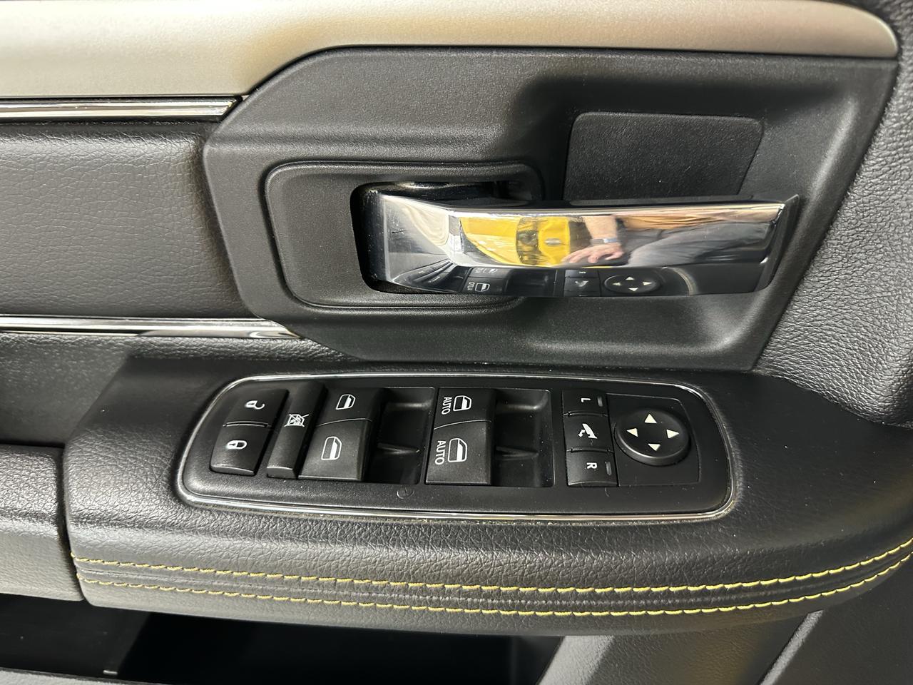 2016 RAM 1500 4WD Crew Cab 140.5" Sport Photo31
