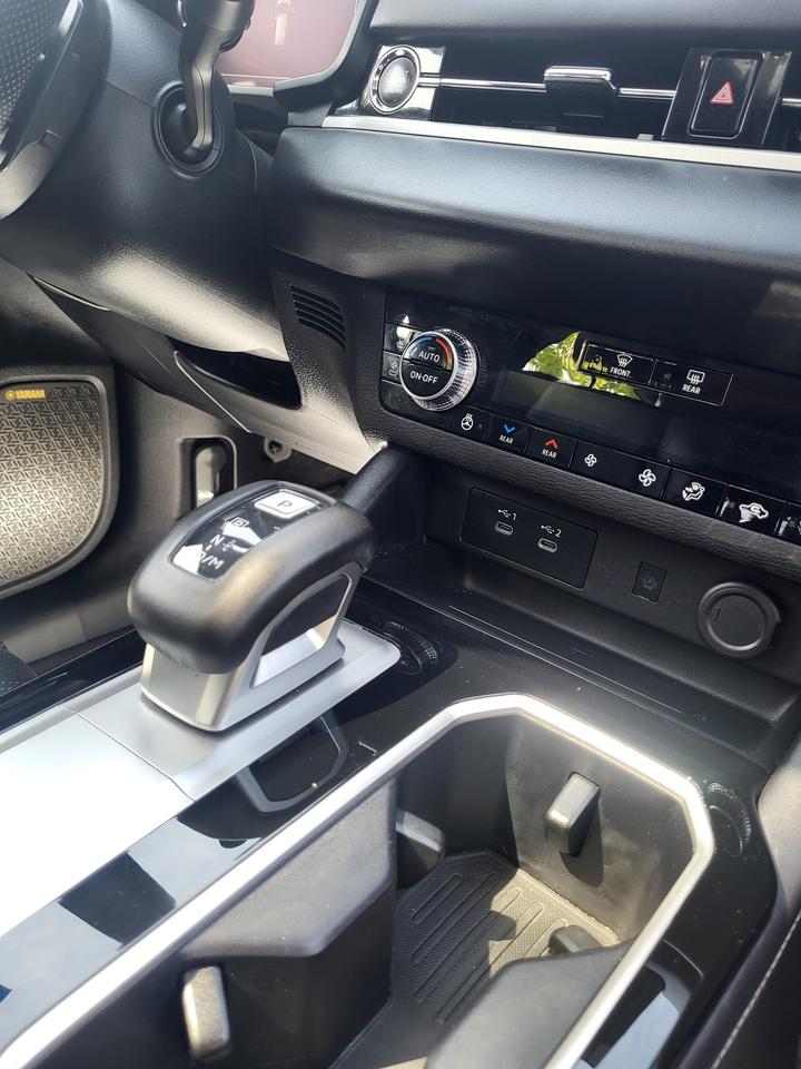 2025 Mitsubishi Outlander GT Photo