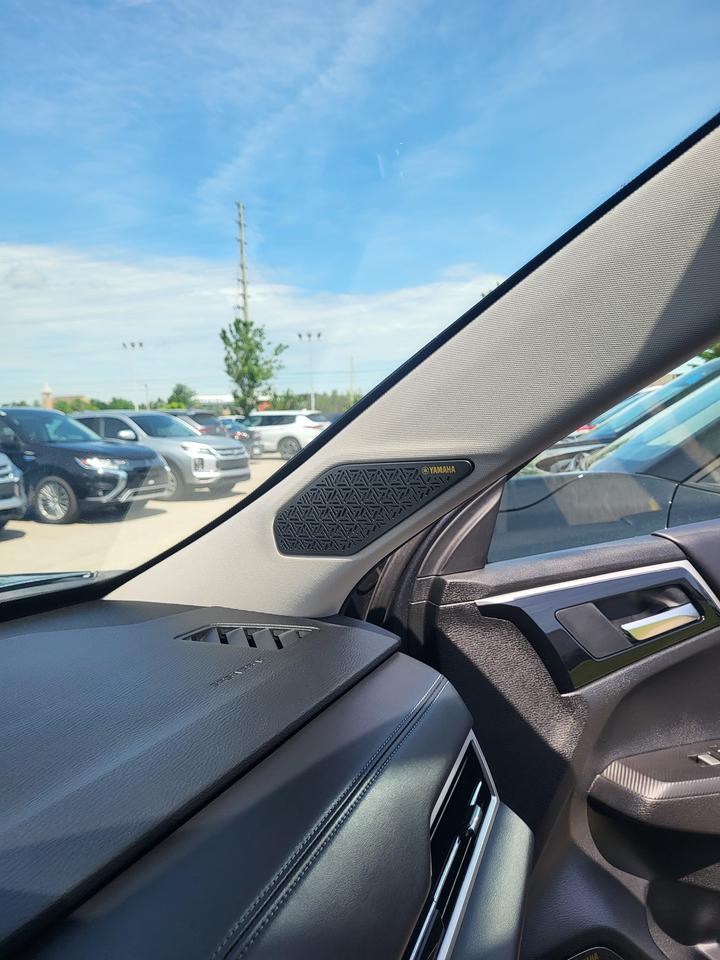 2025 Mitsubishi Outlander GT Photo