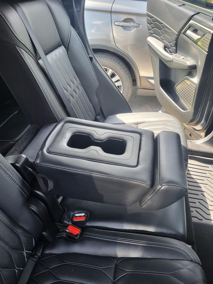 2025 Mitsubishi Outlander GT Photo