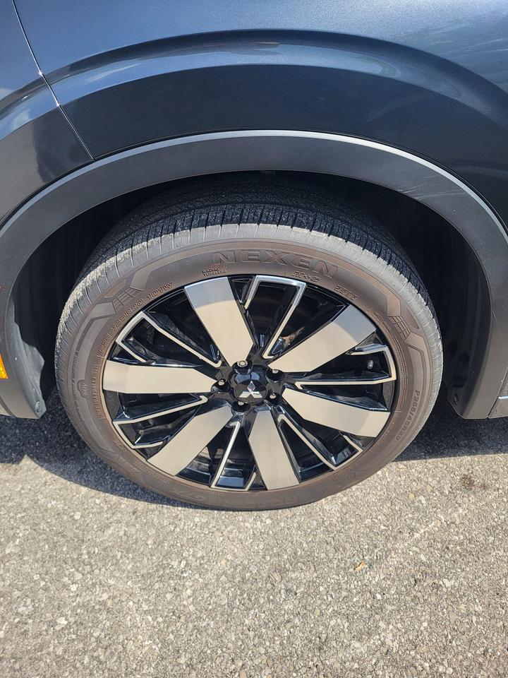 2025 Mitsubishi Outlander GT Photo
